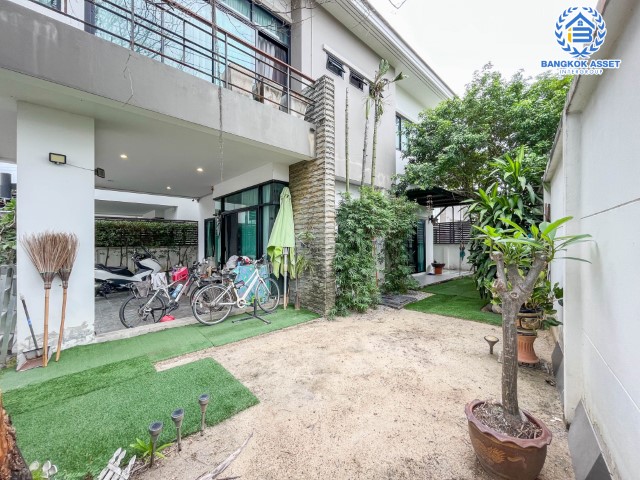 *****บ้านแฝดมือสองย่านนนทบุรี ม.เปี่ยมสุข ติวานนท์-ปากเกร็ด #หลังมุม เนื้อที่มากถึง 45.2 ตร.ว. ฟังก์ชัน 3 ห้องนอน 3 ห้องน้ำ 2 ที่จอดรถ มาพร้อมของแถมเพียบ! บนทำเลเดินทางสะดวก ใกล้รถไฟฟ้าสายสีชมพู "สถานีแจ้งวัฒนะ-ปากเกร็ด 28", โรบินสัน ศรีสมาน และทางด่วน "แจ้งวัฒนะ"